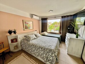 2 makuuhuonetta, silitysrauta/-lauta, ilmainen Wi-Fi, vuodevaatteet