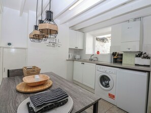Køkkentøj/tallerkener/redskaber