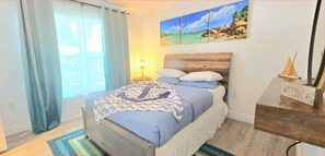 3 habitaciones, tabla de planchar con plancha, internet y ropa de cama