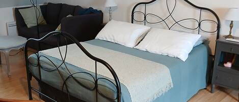 1 habitación, wifi y ropa de cama