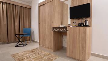Quadruple Room | Minibar, soundproofing, iron/ironing board, free WiFi
