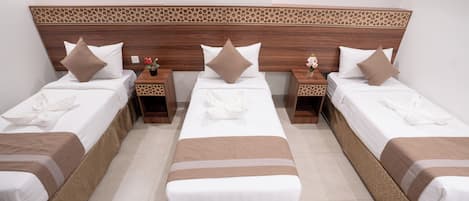 Minibar, sistema de insonorización, tabla de planchar con plancha