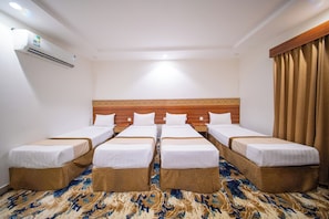 Quadruple Room | Minibar, soundproofing, iron/ironing board, free WiFi