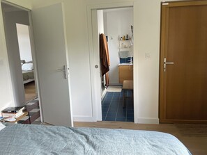 4 chambres, fer et planche à repasser, accès Internet, draps fournis