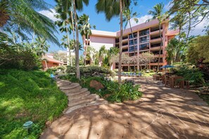 Property grounds - Petite Retreat at Kahana Falls (Lahaina)