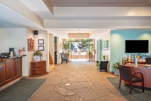 Reception - Petite Retreat at Kahana Falls (Lahaina)