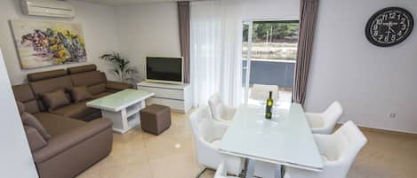 Villa, 5 Bedrooms, Smoking, Private Pool | Living room
