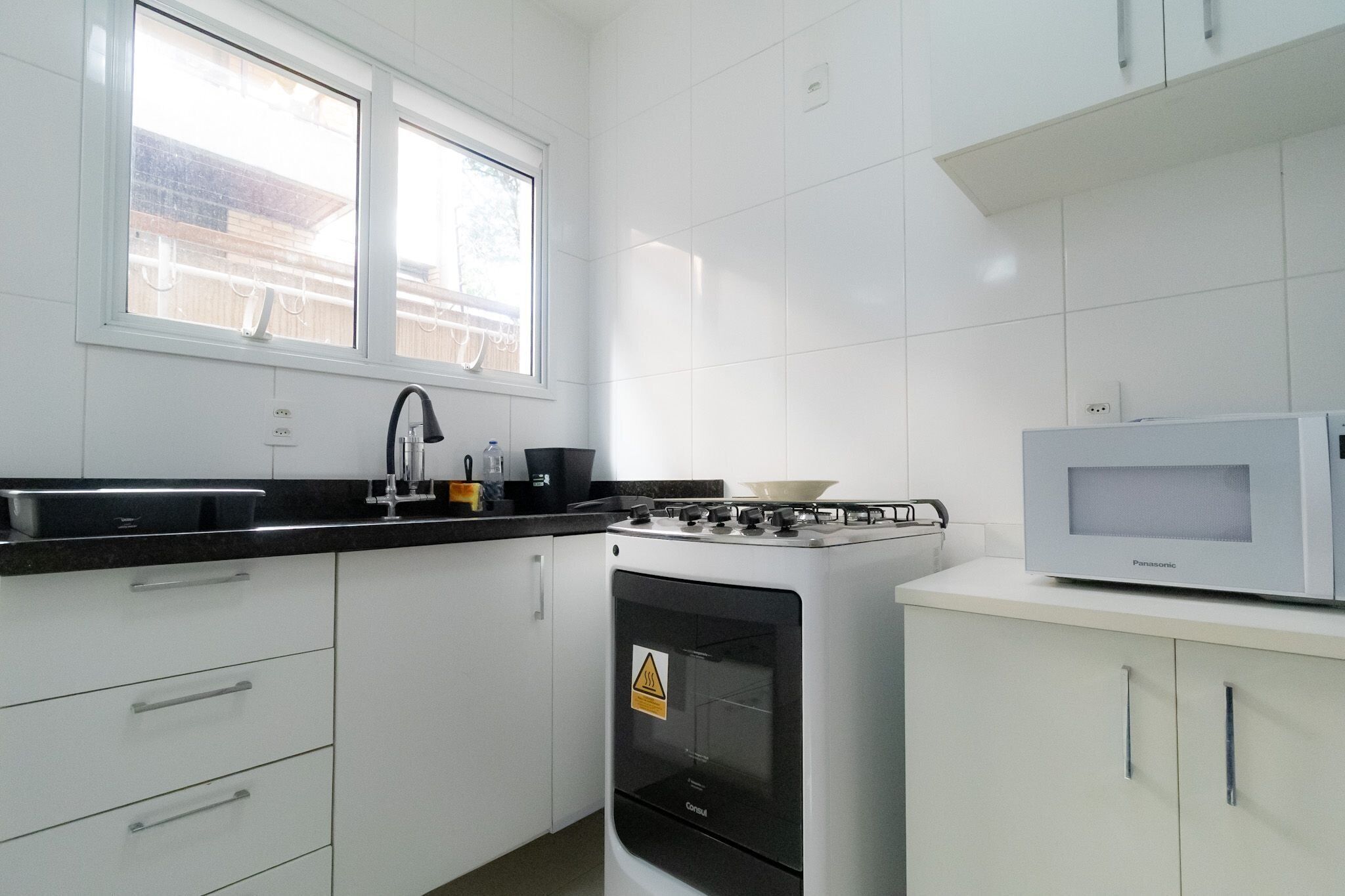 Réfrigérateur, micro-ondes, four, cafetière/bouilloire