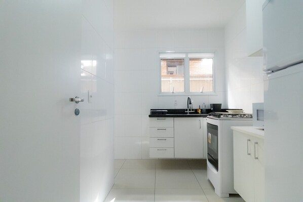 Réfrigérateur, micro-ondes, four, cafetière/bouilloire