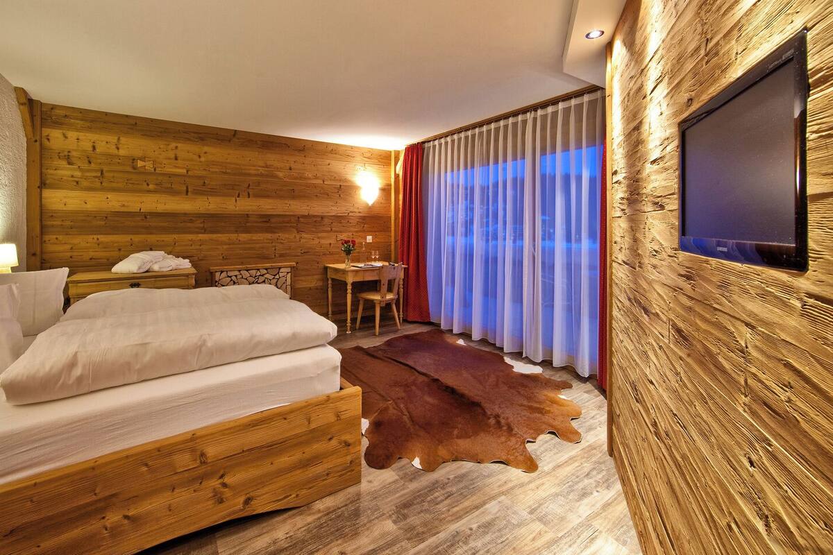 Superior Double Room | In-room safe, desk, blackout drapes, WiFi (free)