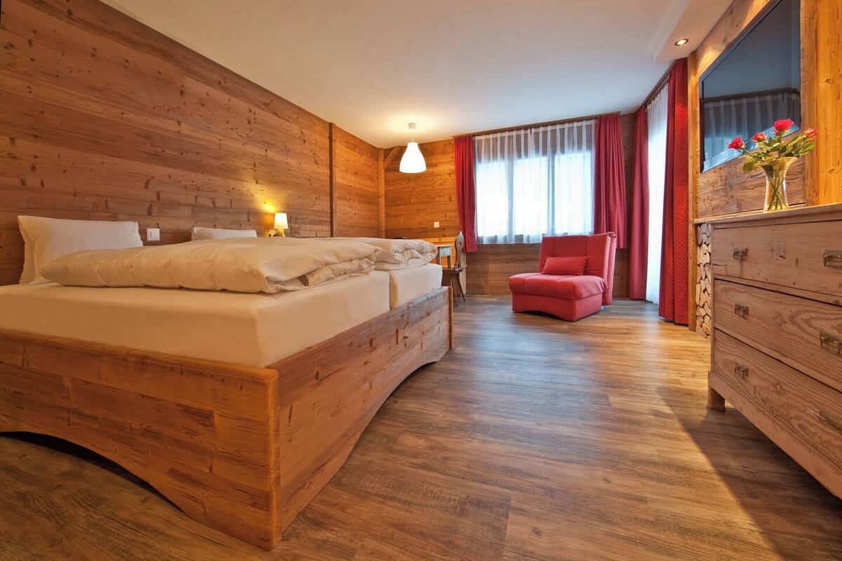 Family Double Room | In-room safe, desk, blackout drapes, WiFi (free)