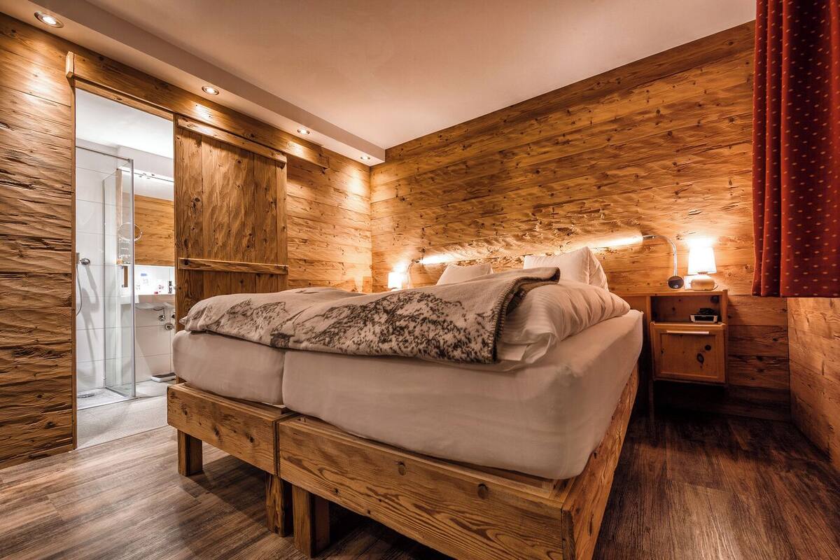 Comfort Double Room | In-room safe, desk, blackout drapes, WiFi (free)