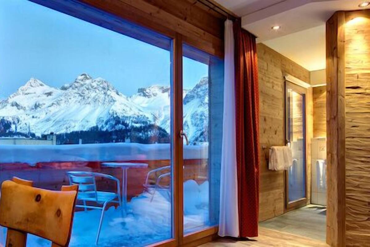 Deluxe Double Room | In-room safe, desk, blackout drapes, WiFi (free)