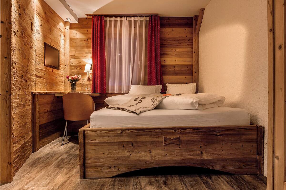 Comfort Single Room | In-room safe, desk, blackout drapes, WiFi (free)