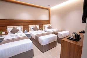 Minibar, tabla de planchar con plancha, wifi gratis y ropa de cama