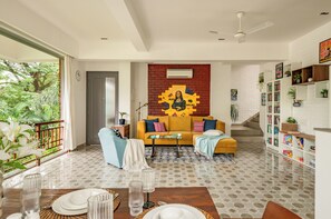 Smart TV, video games, books - Palette by RÊVE/2BR Duplex/Art Getaway/Shared Pool (Assagao)