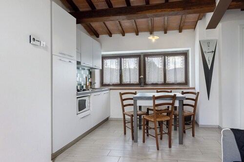 Apartment 'I Cipressi' with Shared Garden, Wi-Fi and Air Conditioning