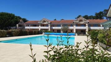 Piscine extérieure, piscine chauffée