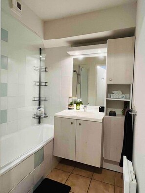 Douche, sèche-cheveux