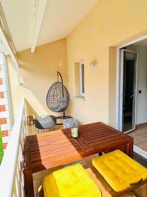 Outdoor dining - T4 + Piscine à 1,9km des plages (Soulac-sur-Mer)