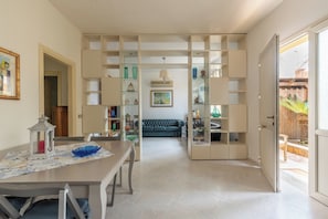 House, 4 Bedrooms, Sea View | Dining room