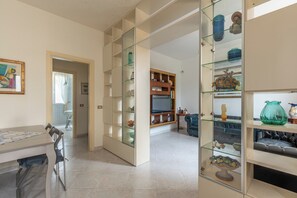 Casa, 4 habitaciones, vista al mar | Comedor