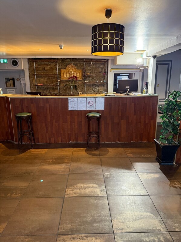 Reception - HOTEL D ENGHIEN (Lyon)