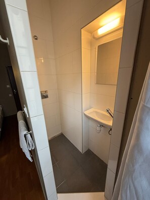 Single Room | Bathroom - HOTEL D ENGHIEN  (Lyon)