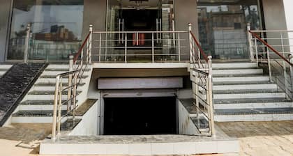 Collection O Salasar Balaji Temple Keshav Mahal