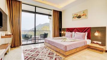 Deluxe Room | In-room safe, iron/ironing board, free WiFi