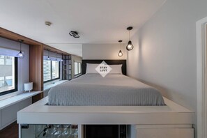 1 bedroom, desk, iron/ironing board, WiFi