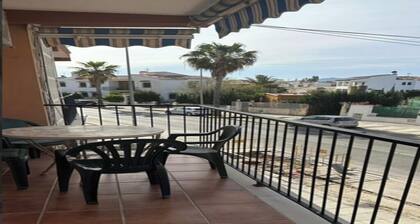 Beachfront apartment (pet friendly)