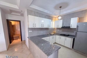Fridge, oven, cookware/dishes/utensils
