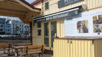 Cottage | Outdoor dining