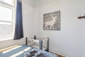 Iron/ironing board, travel cot, WiFi, bed sheets