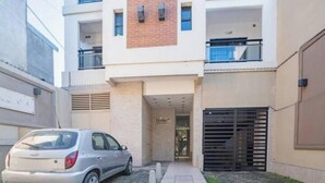 المنطقة المحيطة بالمنشأة