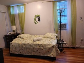 1 bedroom, iron/ironing board, Internet, bed sheets