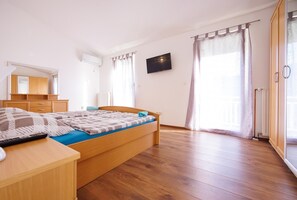 4 slaapkamers, een strijkplank/strijkijzer, wifi, beddengoed