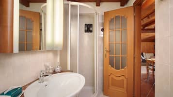 Shower, free toiletries, hair dryer, towels