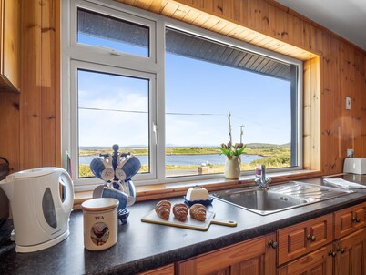 Hughs Cottage Panoramic Sea & Lake Views