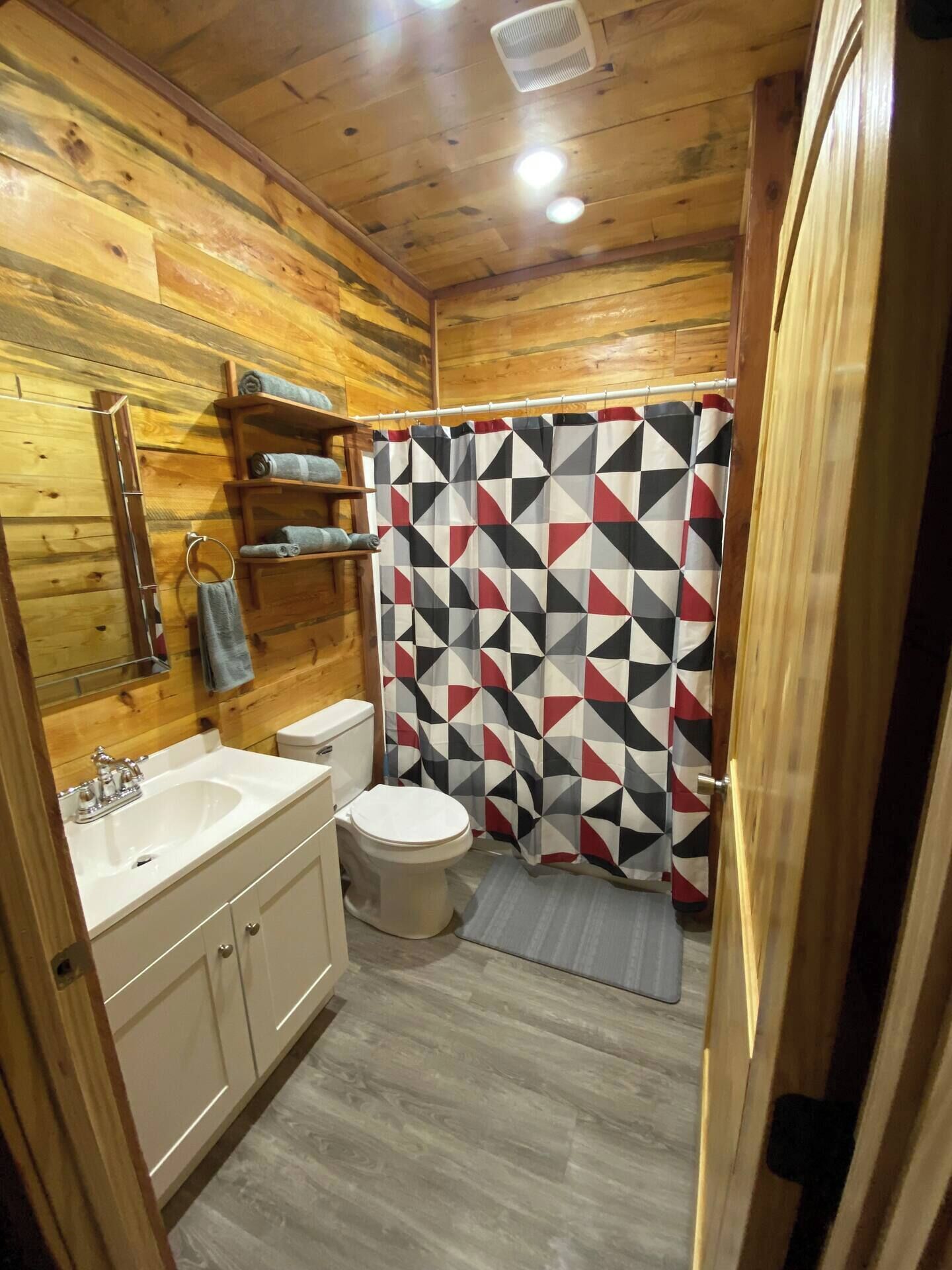 Shower, towels, shampoo, toilet paper