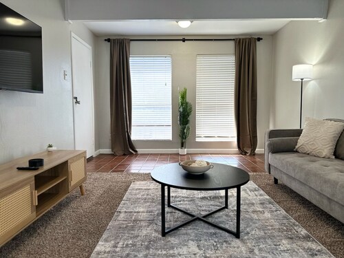 Cozy Retreat Near Downtown