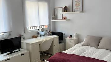 3 bedrooms, iron/ironing board, Internet, bed sheets