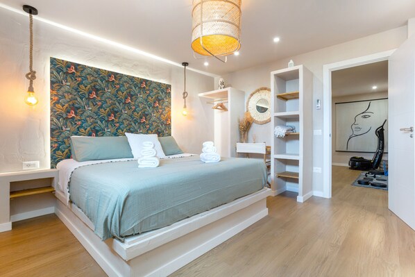 3 slaapkamers, een strijkplank/strijkijzer, wifi, beddengoed
