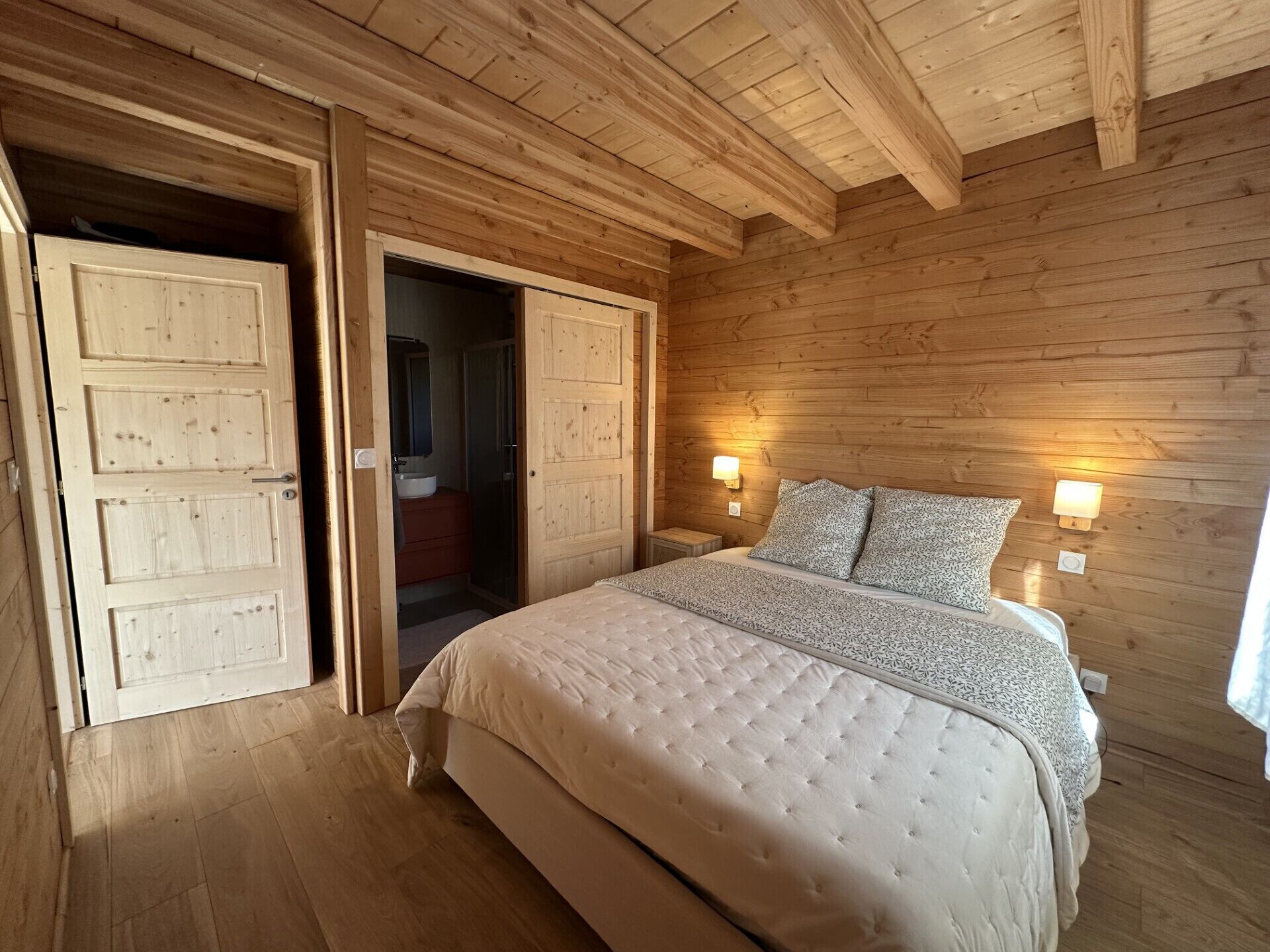 4 bedrooms, iron/ironing board