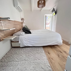 2 chambres, fer et planche à repasser, Wi-Fi, draps fournis
