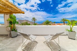 Property grounds - Vacation Home 'Oceania' with Sea View, Wi-Fi and Air Conditioning (Chayofa)