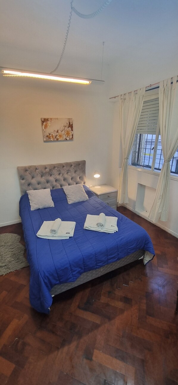 1 chambre, fer et planche à repasser, lit parapluie, Wi-Fi gratuit