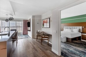1 habitación, tabla de planchar con plancha, wifi gratis y ropa de cama