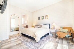 4 bedrooms, desk, iron/ironing board, free WiFi